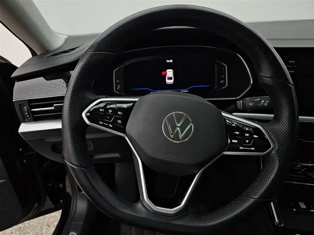 Volkswagen Passat 2022 330TSI Premium Edition фото 6