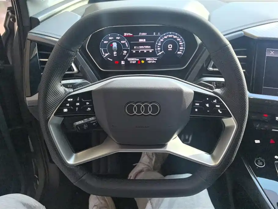 AUDI Q4 E TRON