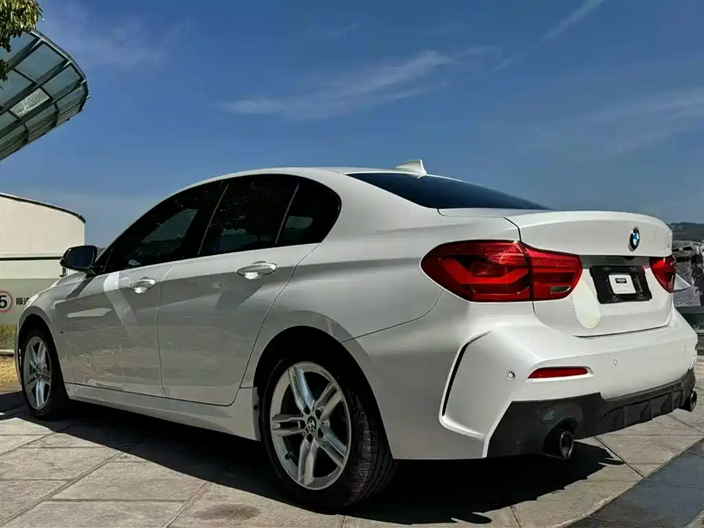 BMW 1 Series 2021 120i M Sport Shadow Edition фото 4