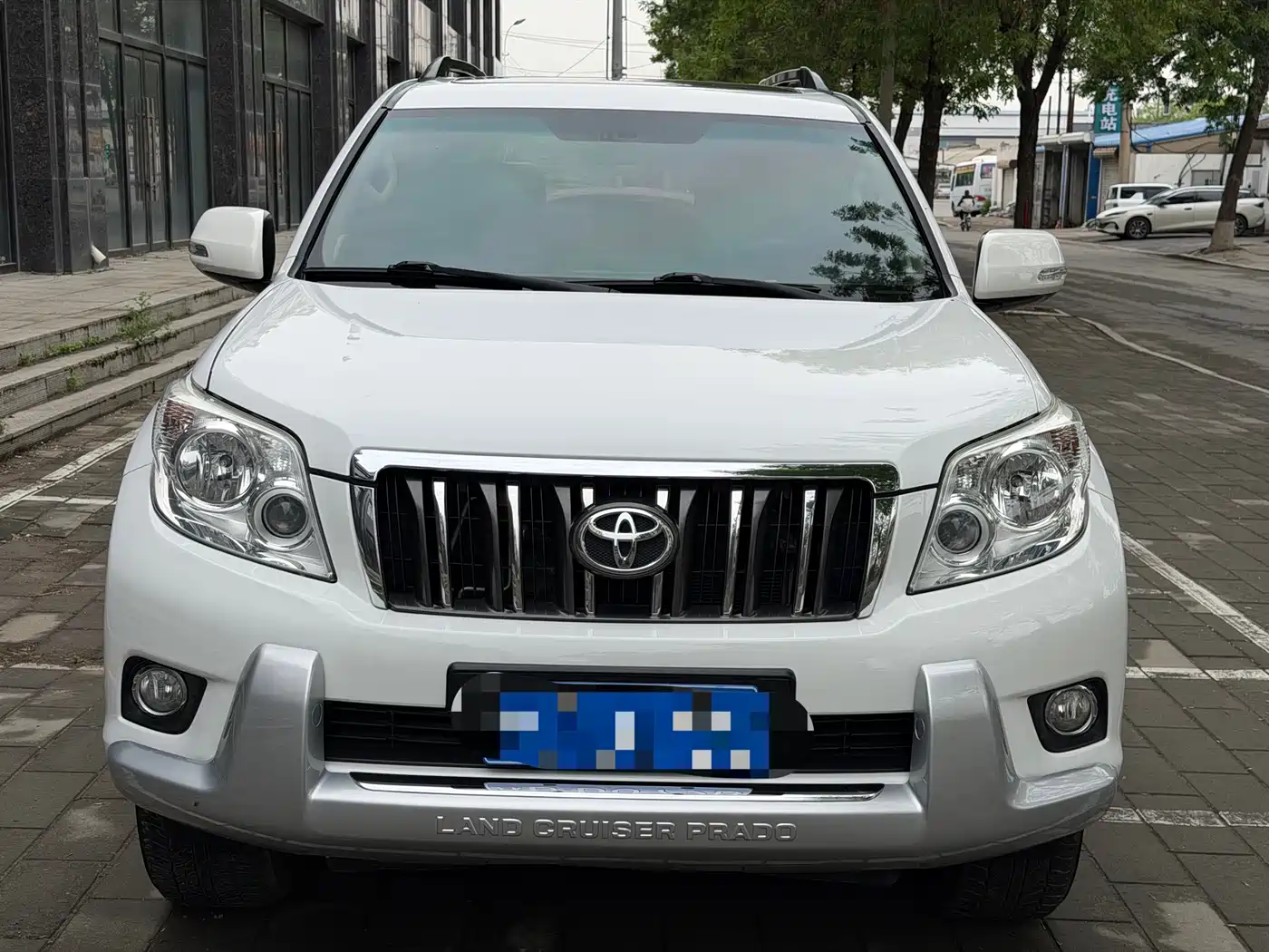 Toyota Prado 2010 4.0L Automatic TX-L фото 2