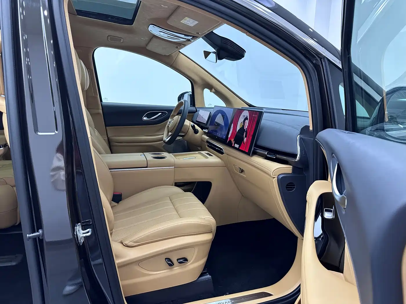 Voyah Auto Voyah Dreamer 2025 PHEV AWD Flagship Kunpeng Edition фото 9