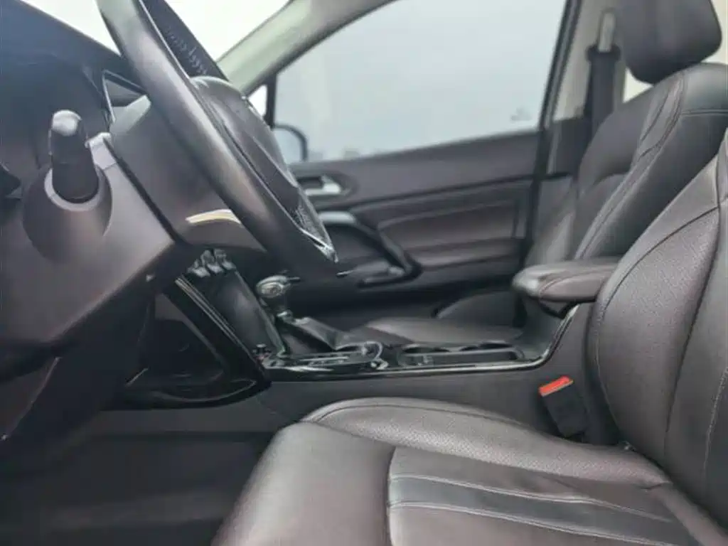 GAC Trumpchi Trumpchi GS4 2018 235T Auto 2WD Supreme Edition фото 4