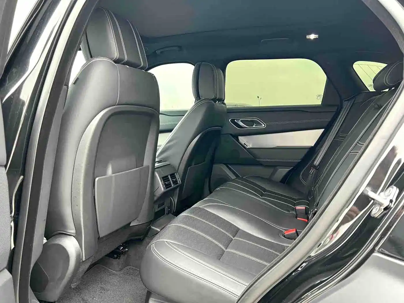 Land Rover Range Rover Velar 2023 250PS Gloss Black Collector's Edition фото 8