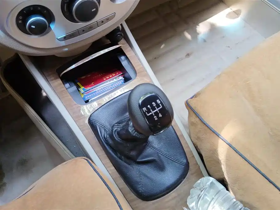 Buick Excelle 2015 1.5L Manual Classic фото 16
