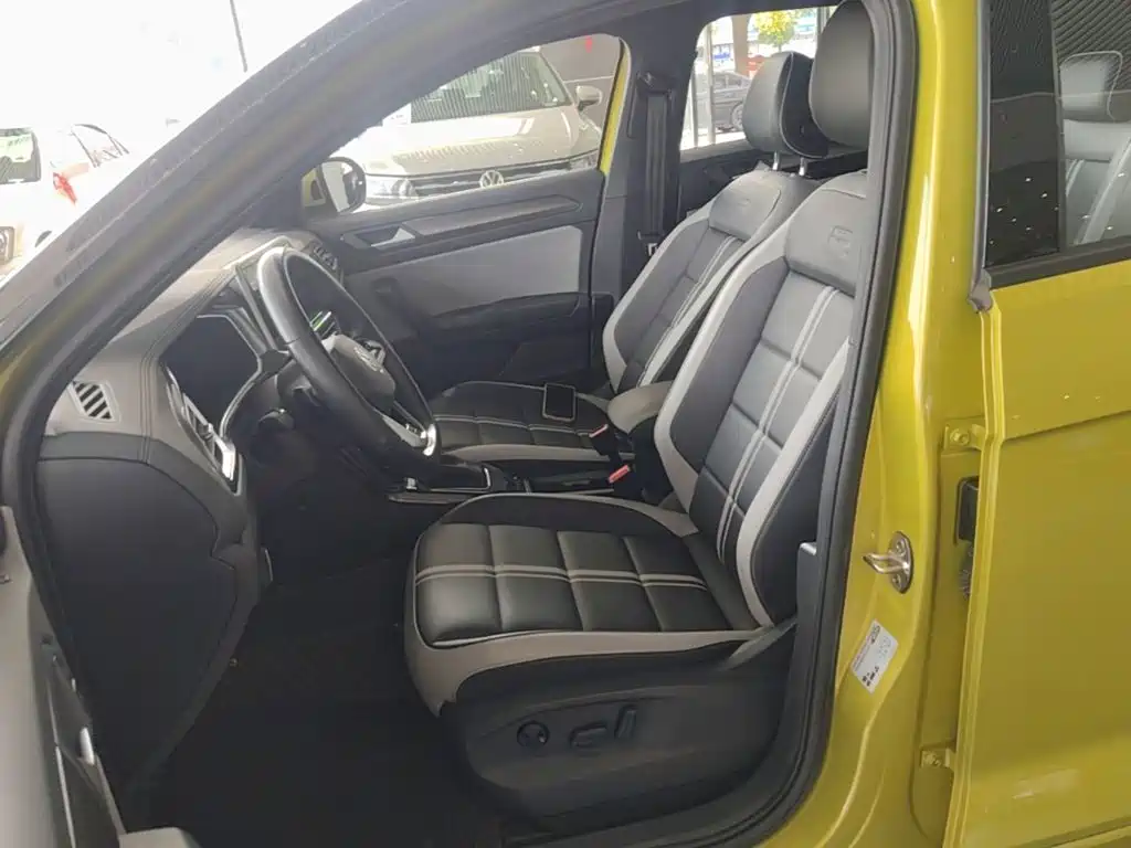 Фото 15 - Volkswagen T-ROC