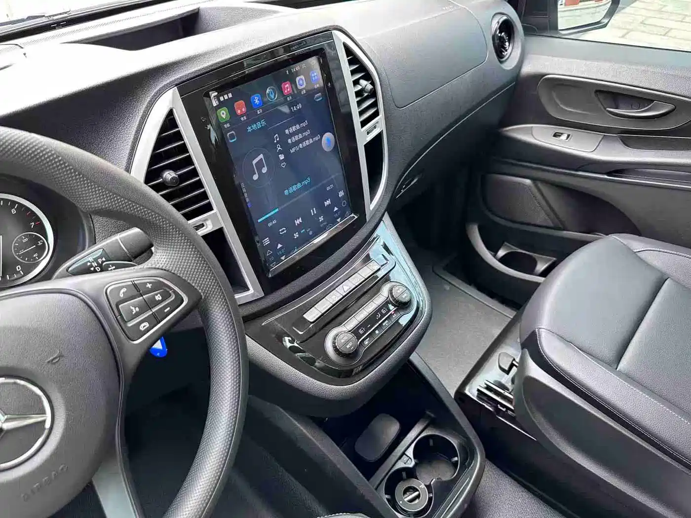 Mercedes-Benz Vito 2023 2.0T Elite 9-Seater фото 11
