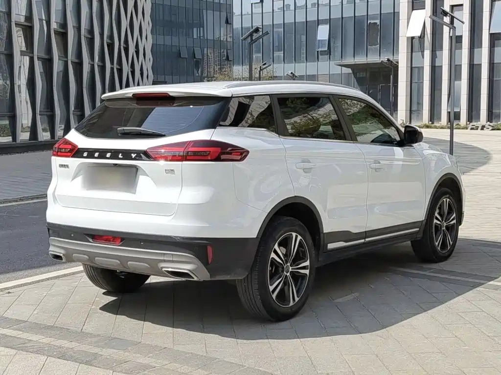 Фото 9 - Geely Atlas