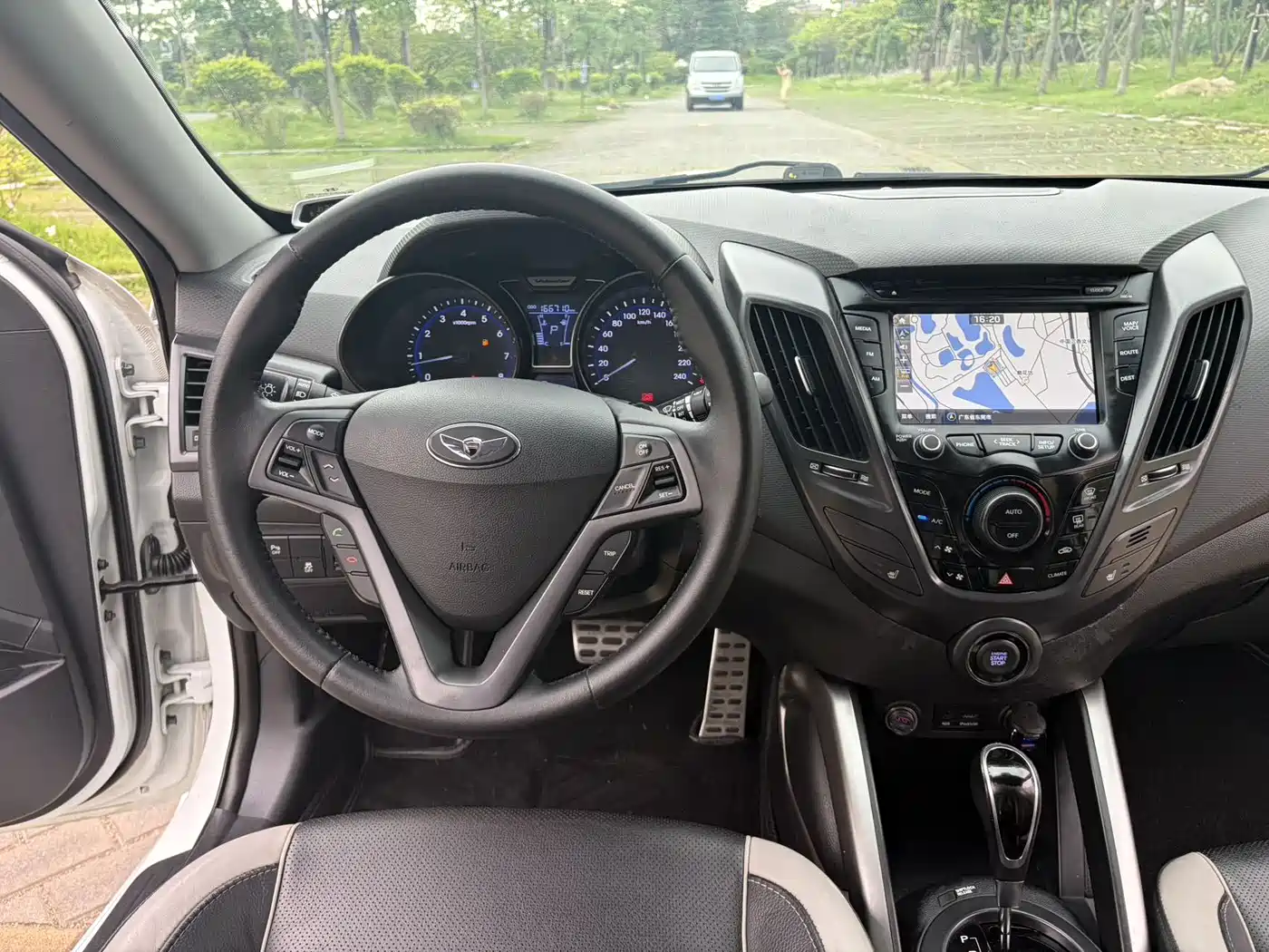 Hyundai Veloster 2012 1.6T Automatic Premium фото 13