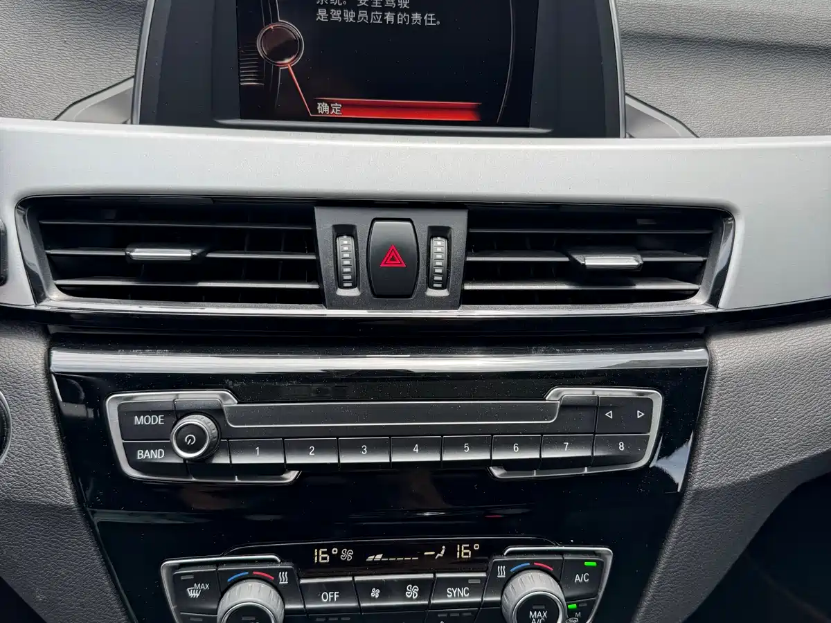 BMW X1 2016 sDrive18Li Premium Model фото 8