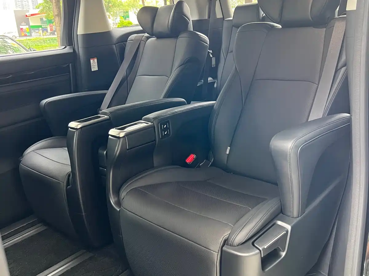 Toyota Vellfire фото 17