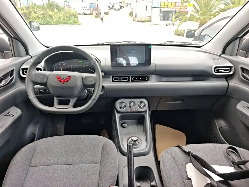 Wuling Motors Wuling Hongguang New Energy 2026 2025 Model Range Extender Hybrid 50KM Standard