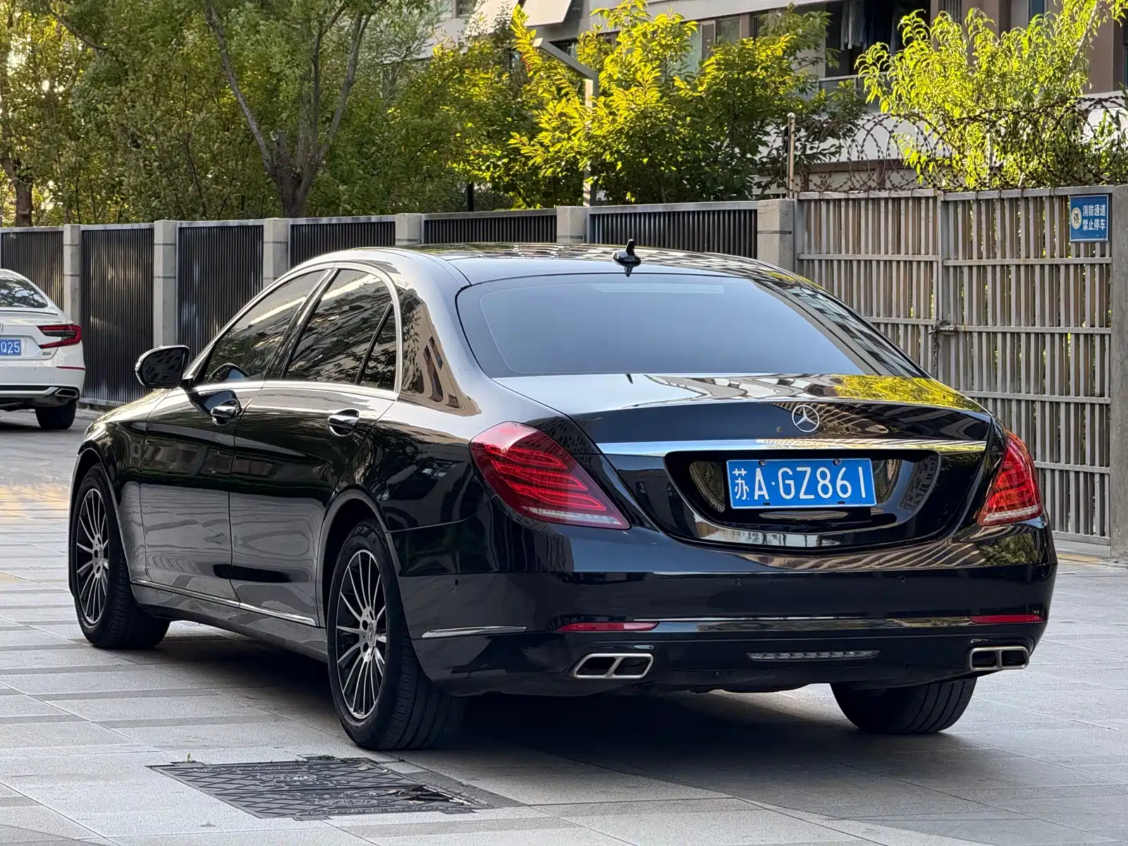 Photo 7 - Mercedes-Benz S-Class