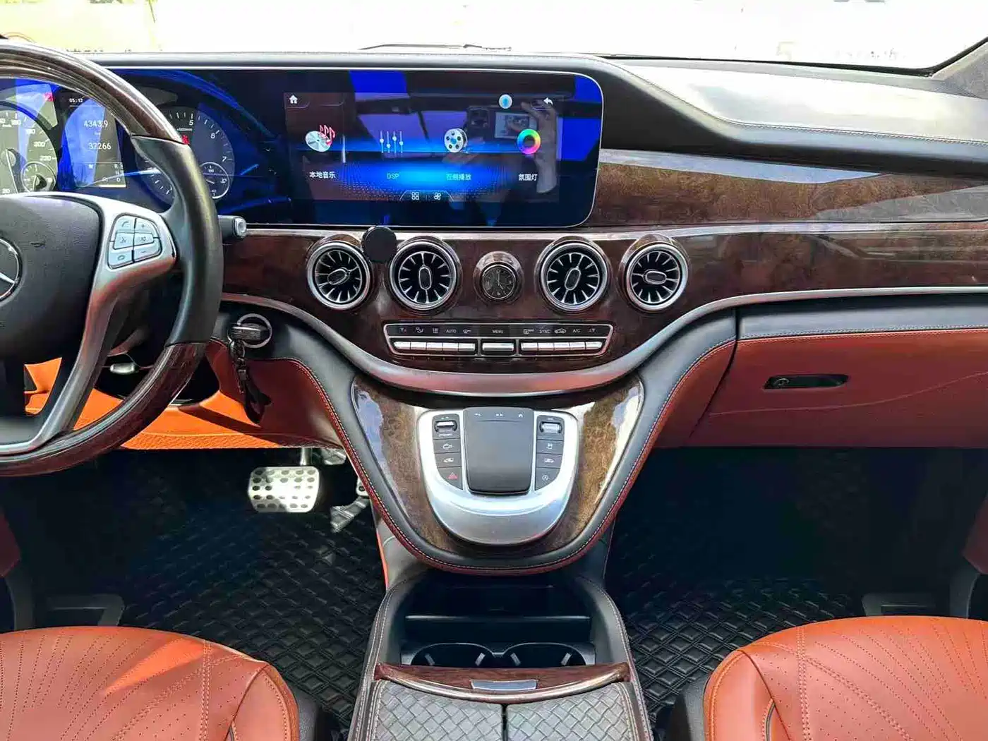 Mercedes-Benz Vito 2023 2.0T Elite 7-Seater фото 15