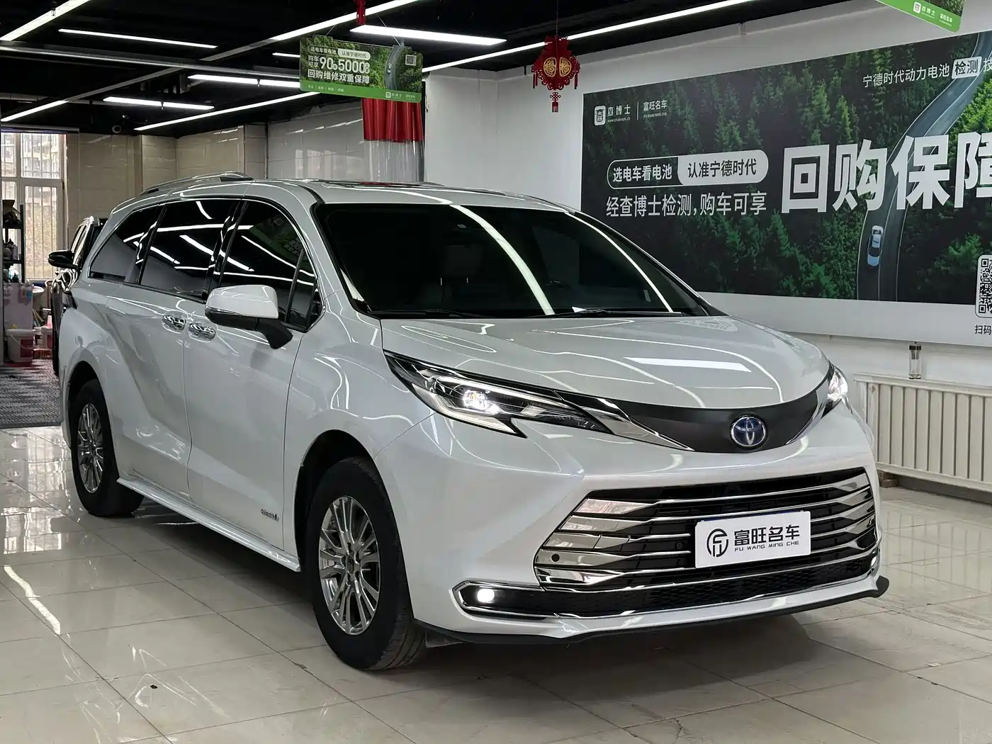 Toyota Sienna 2023 2.5L Hybrid Comfort Edition фото 3