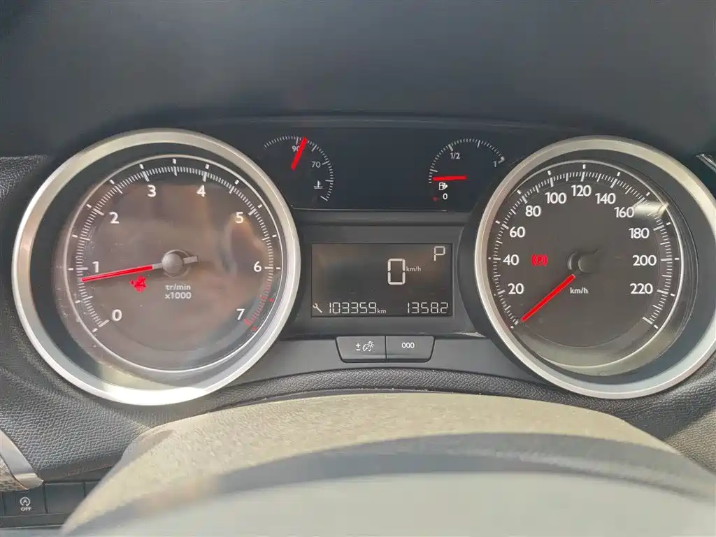 Peugeot 408 2019 360THP Auto Luxury Edition China VI фото 13