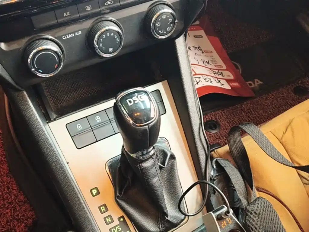 Škoda Octavia 2018 TSI230 DSG Luxury Edition фото 14