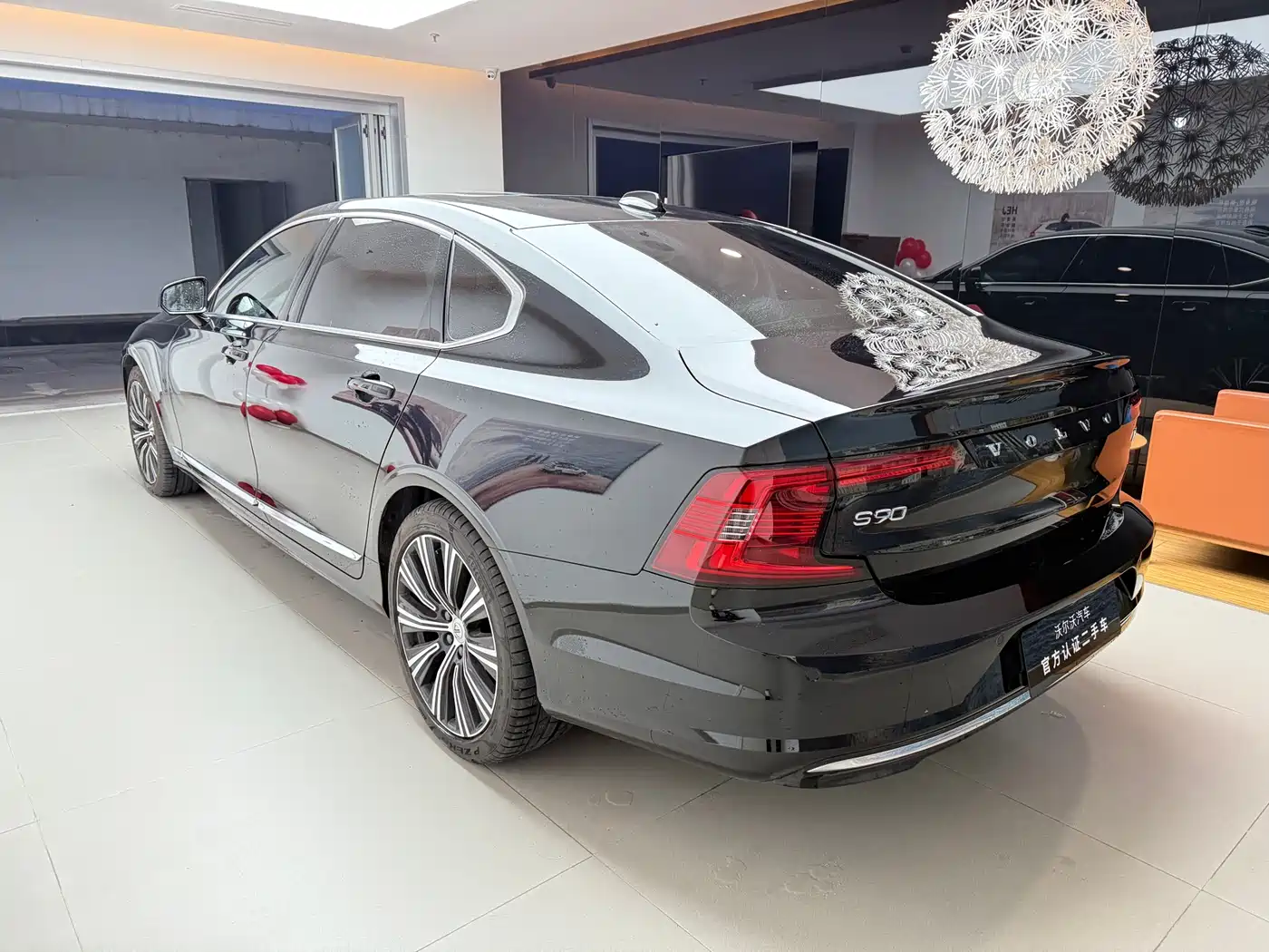 VOLVO S90