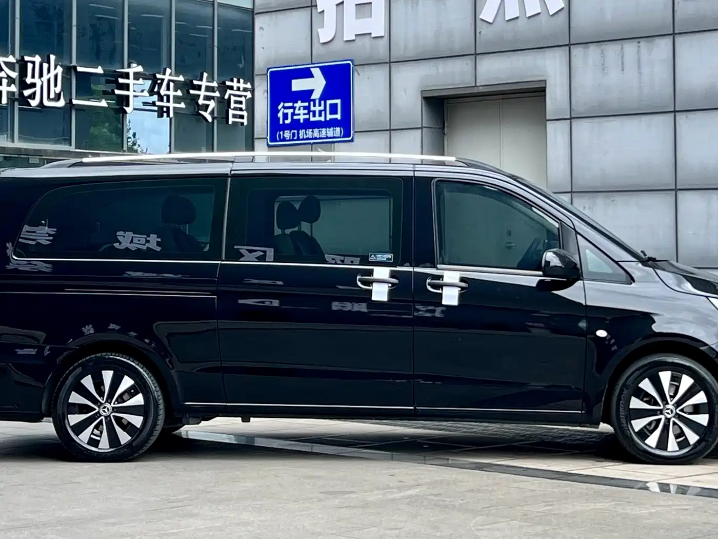 Mercedes-Benz Vito 2023 2.0T Elite 9-Seater фото 4
