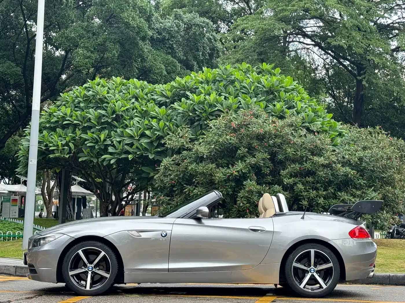BMW Z4 2011 sDrive23i Flame Limited Edition фото 10