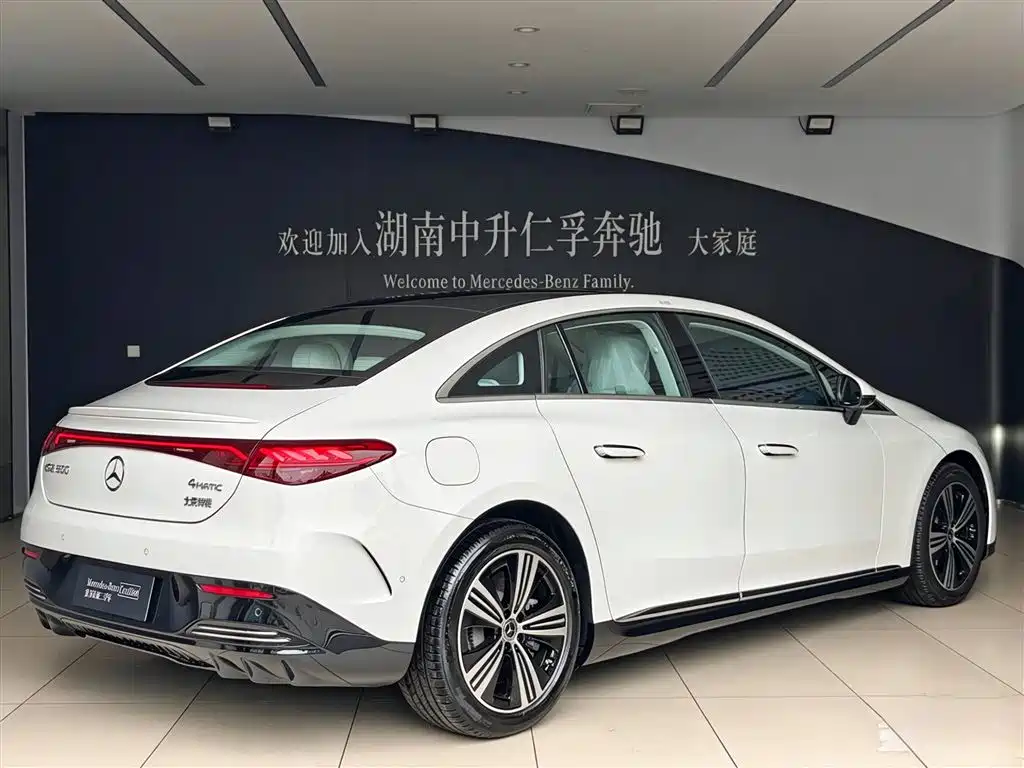 Mercedes-Benz EQE 2025 Model 500 4MATIC Luxury Edition фото 12