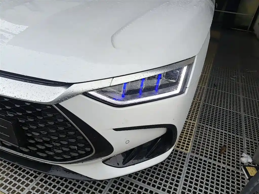 BYD Han 2022 DM-i 121KM Premium фото 24