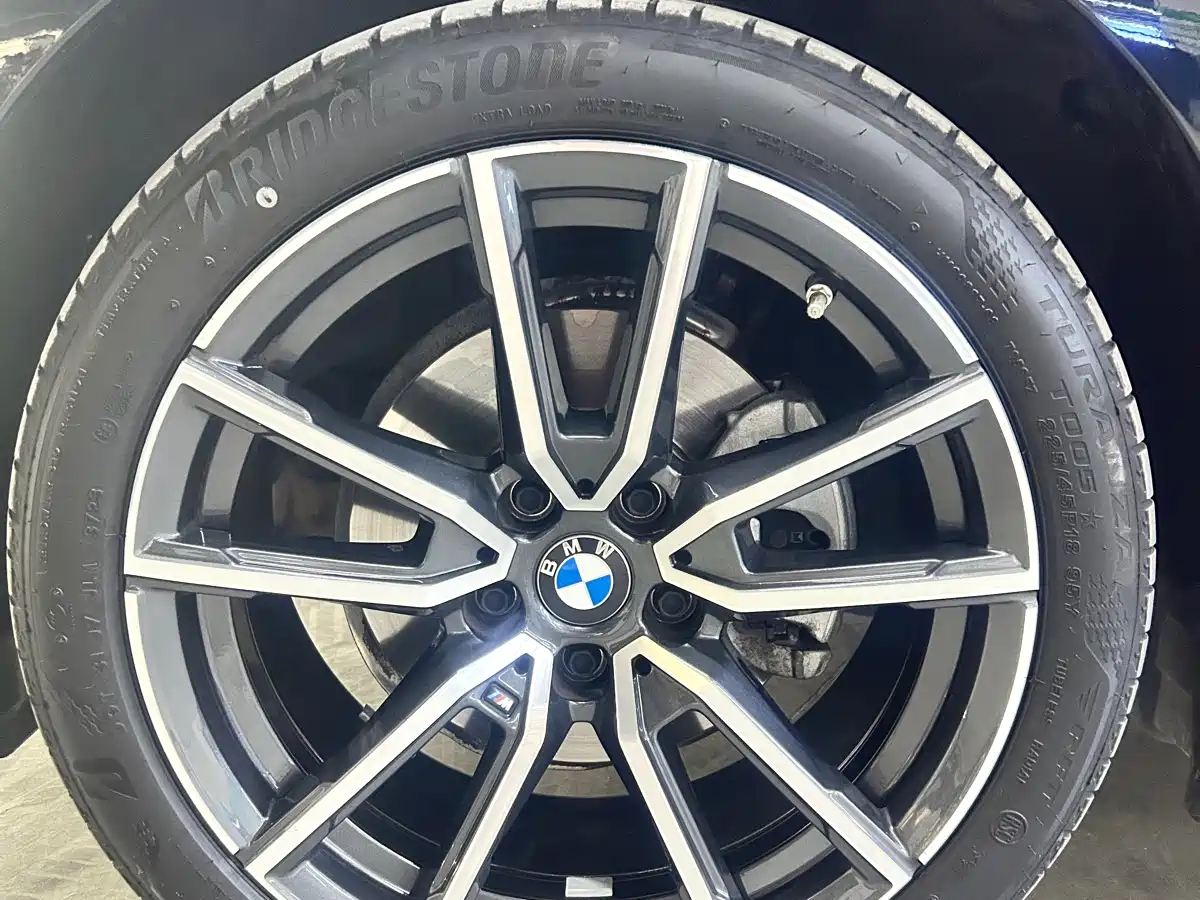BMW 3 Series 2024 320i M Sport Package фото 18