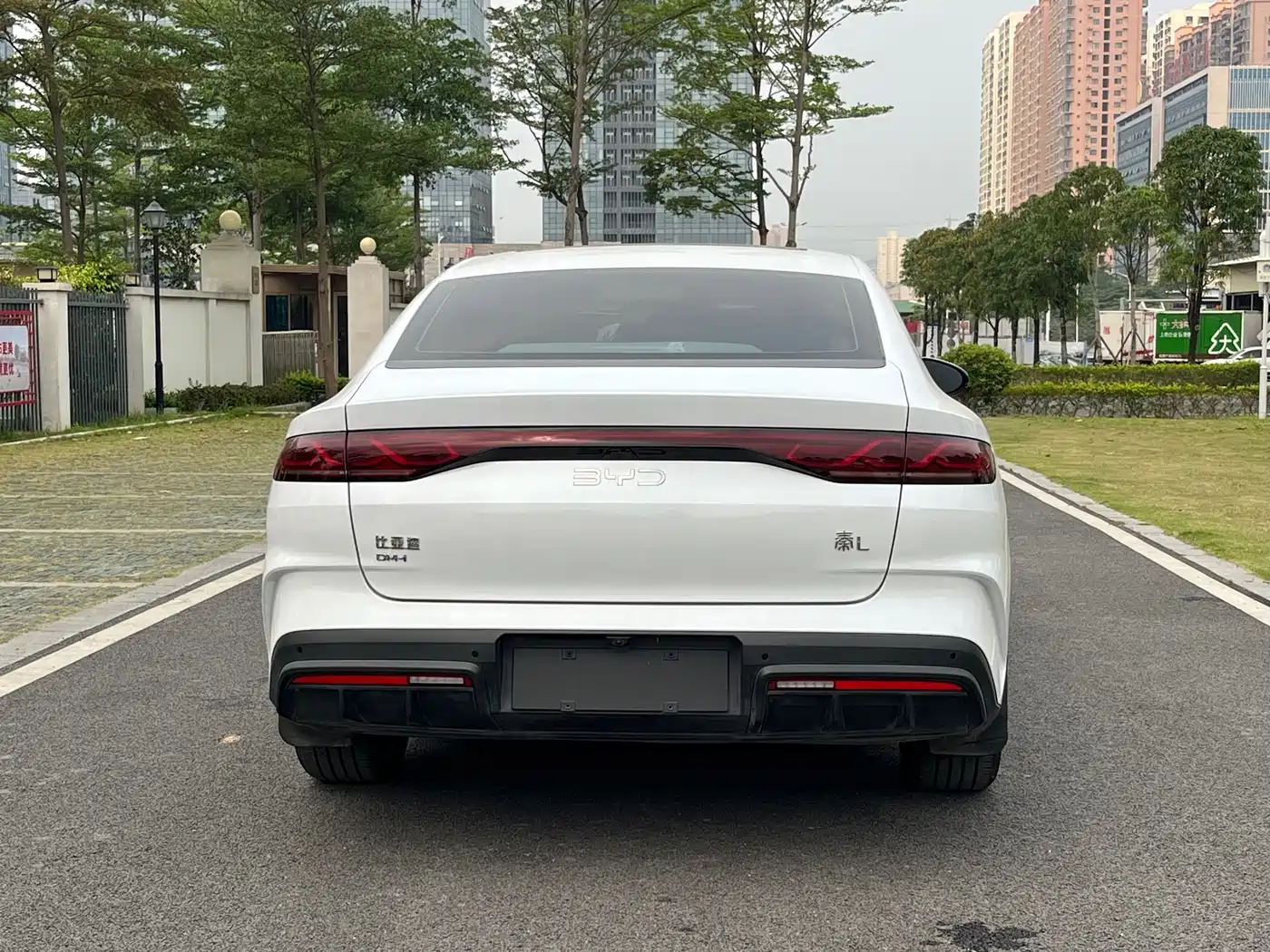 BYD Qin L 2024 DM-i 120KM Superior Edition фото 6