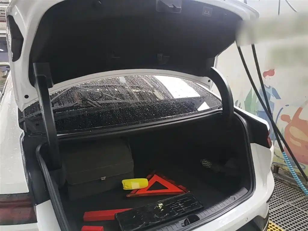 BYD Han 2022 DM-i 121KM Premium фото 19