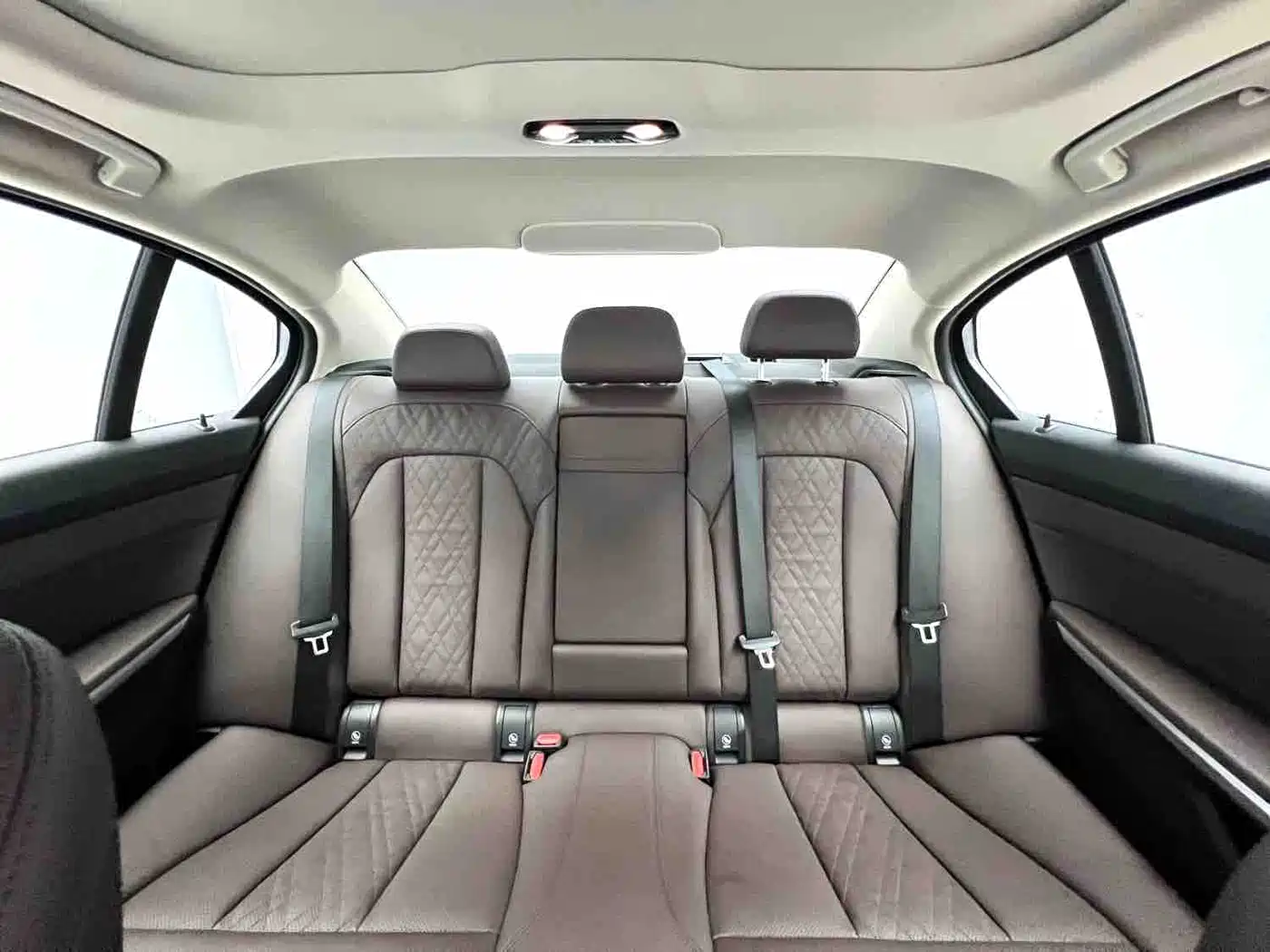 BMW 3 Series 2023 320Li M Sport Package фото 9
