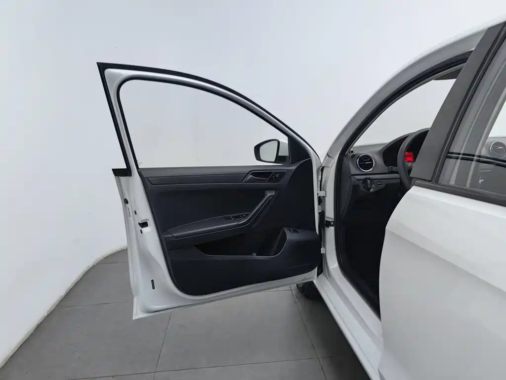 Фото 8 - Volkswagen Jetta