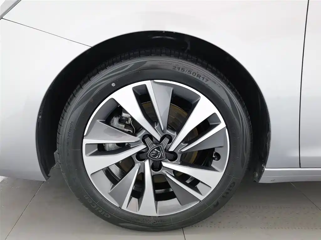 Peugeot 408 2022 1.6T Light Chaser Edition фото 17