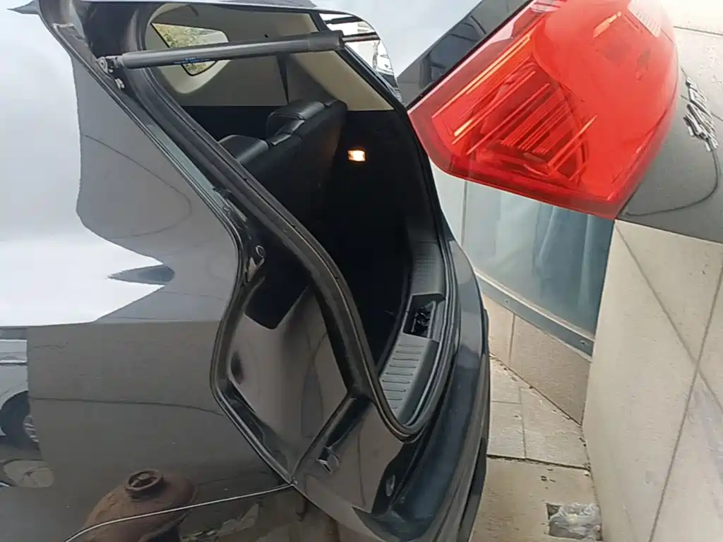 Dongfeng Fengguang Fengguang 580 2016 2016 Model 1.5T Manual Luxury Version