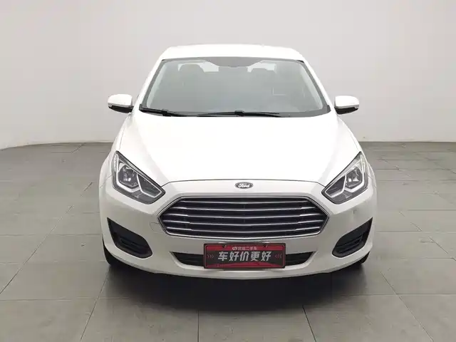 Ford Escort 2019 Facelift 1.5L Auto Premium Edition China VI — фото 3