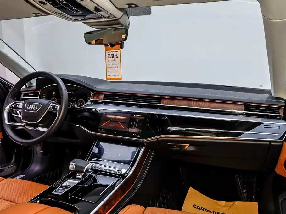 Фото 12 - Audi A8