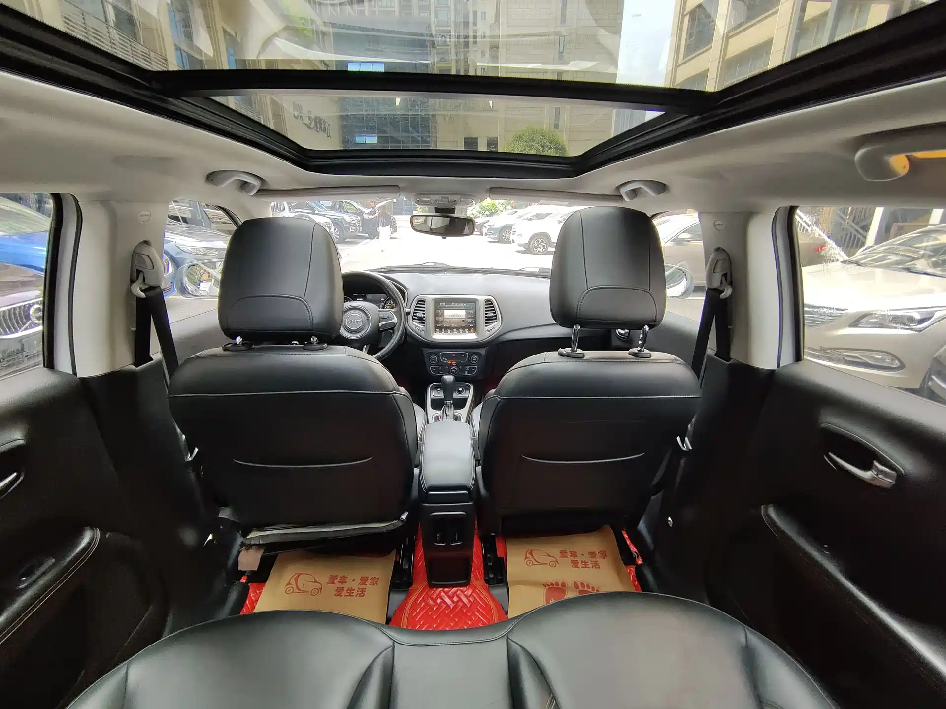 Фото 8 - Jeep Compass
