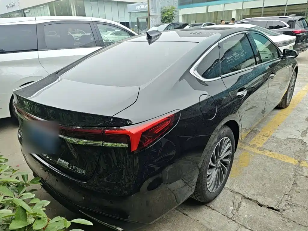 Buick LaCrosse 2025 2026 Model 28T Platinum Edition