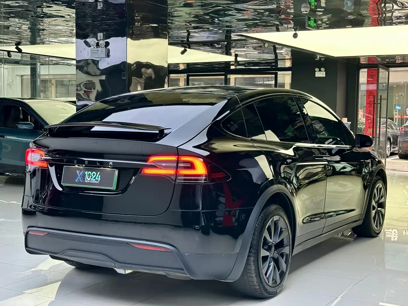TESLA MODEL X