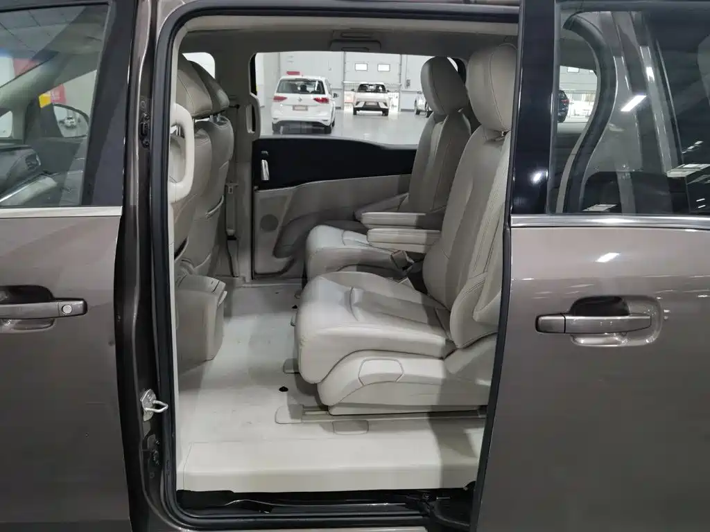Photo 15 - Buick GL8