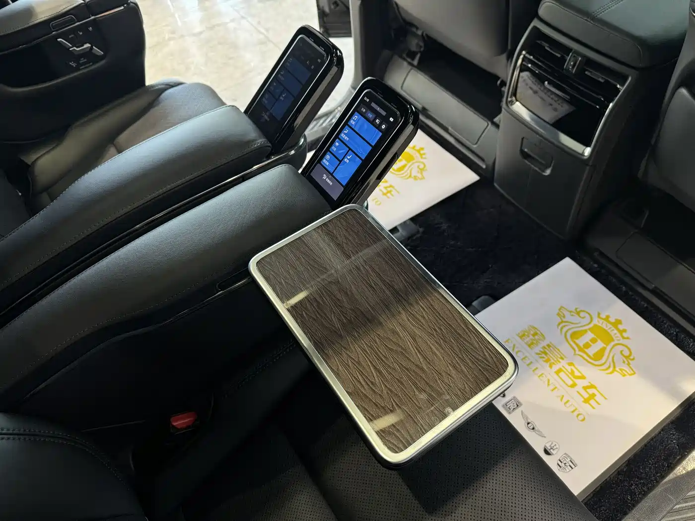 Toyota Alphard фото 12