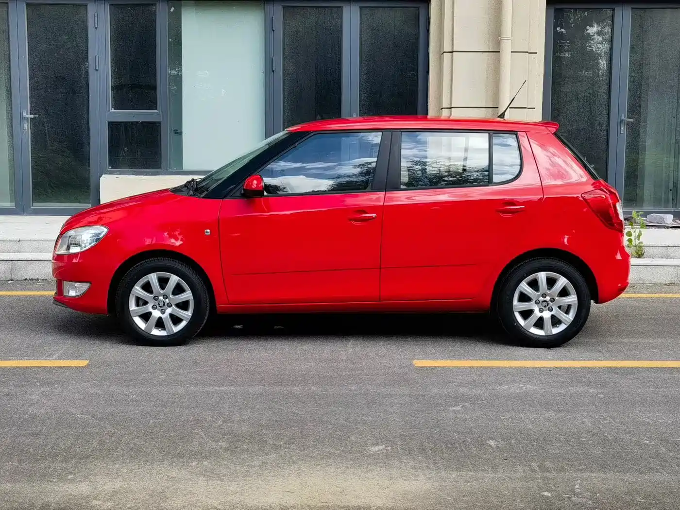 Škoda Fabia 2014 2014 1.4L Automatic Crystal Spirit Edition
