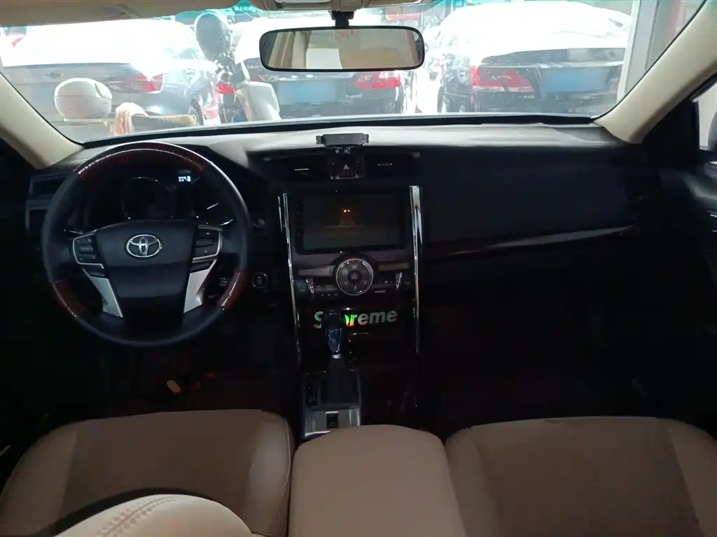 Toyota Reiz 2013 2.5V Premium Edition фото 3