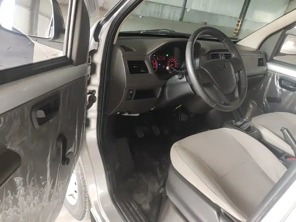Wuling Motors Wuling Rongguang S 2022 2021 Model 1.2L Basic 7-Seater LSI