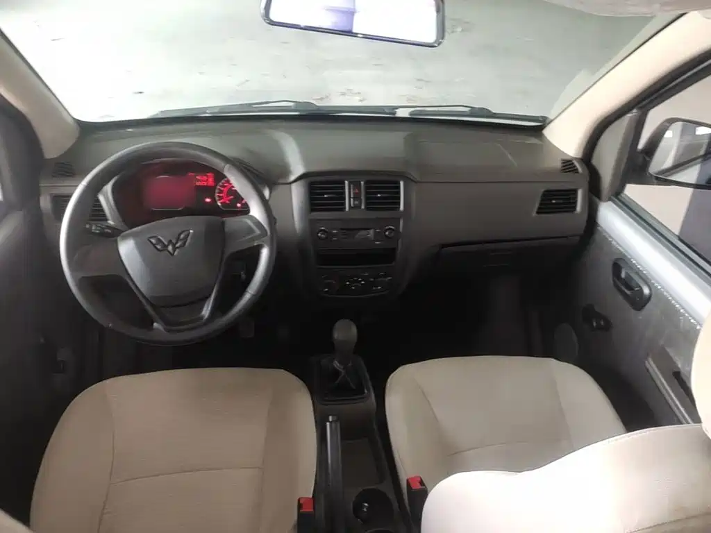 Wuling Motors Wuling Rongguang S 2022 2021 Model 1.2L Basic 7-Seater LSI