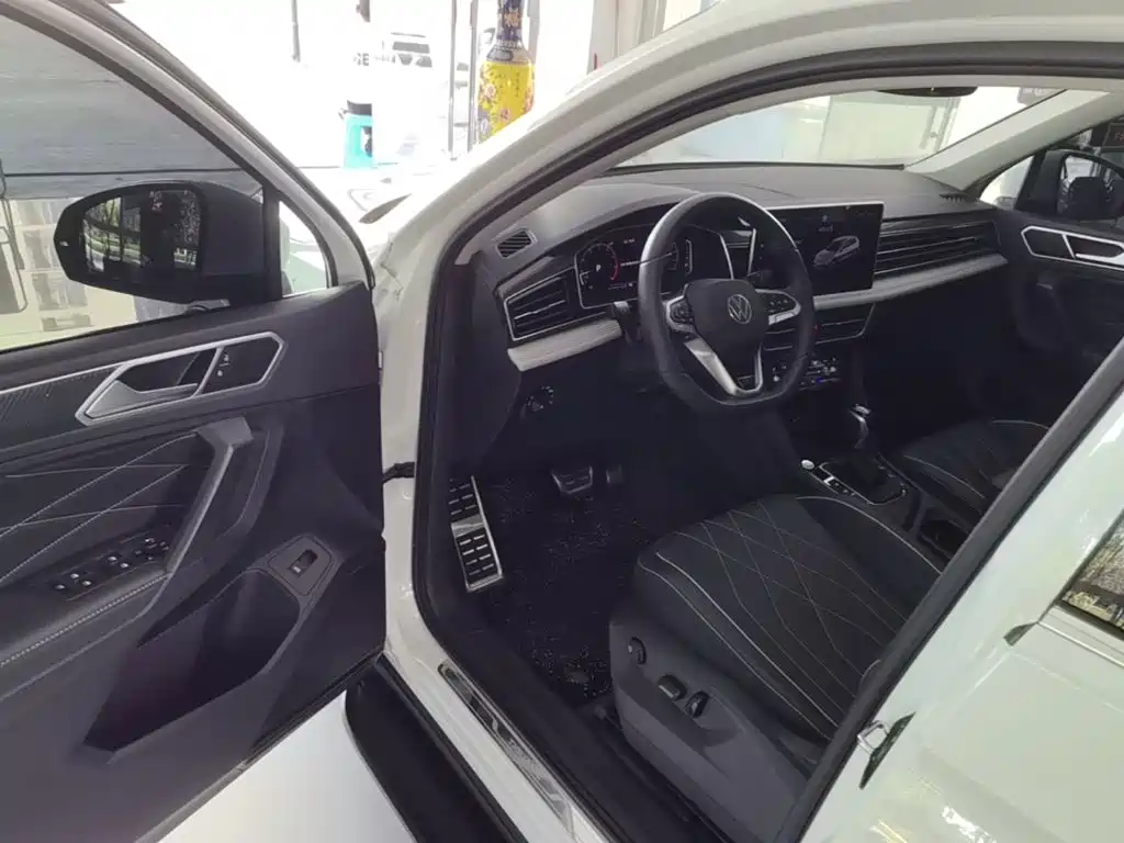 Volkswagen Tiguan L 2025 2024 Outstanding 330TSI Auto 2WD R-Line Dragon Glory Edition