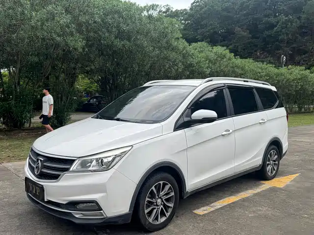  Baojun Baojun 730 2019 1.5L Manual Fashion Version 7-Seater China V