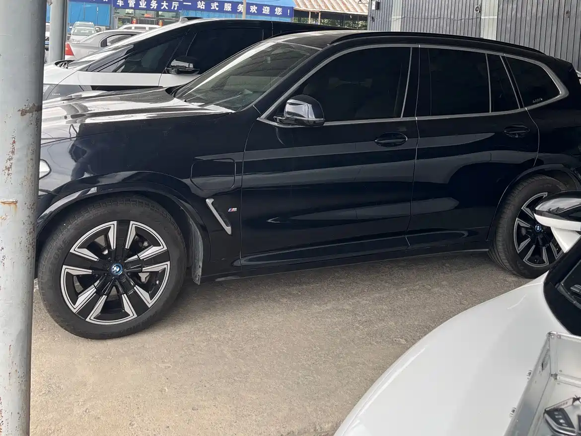 BMW iX3 2022 Facelift Leading Model фото 3