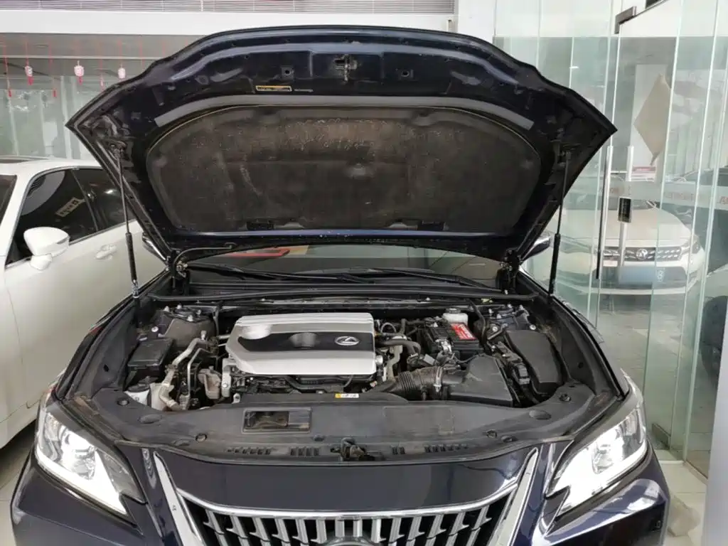 Фото 20 - Lexus ES
