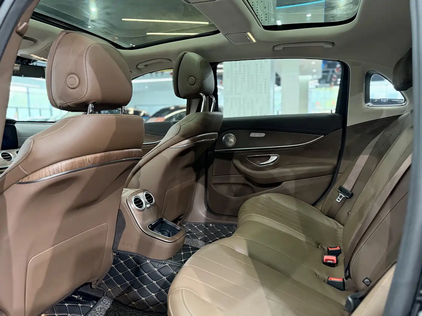 Mercedes-Benz E-Class 2022 E 300 L Fashion фото 7