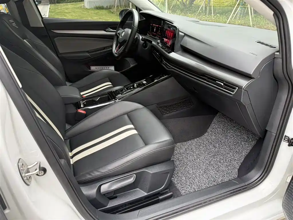 Volkswagen Golf 2021 280TSI DSG Pro фото 11