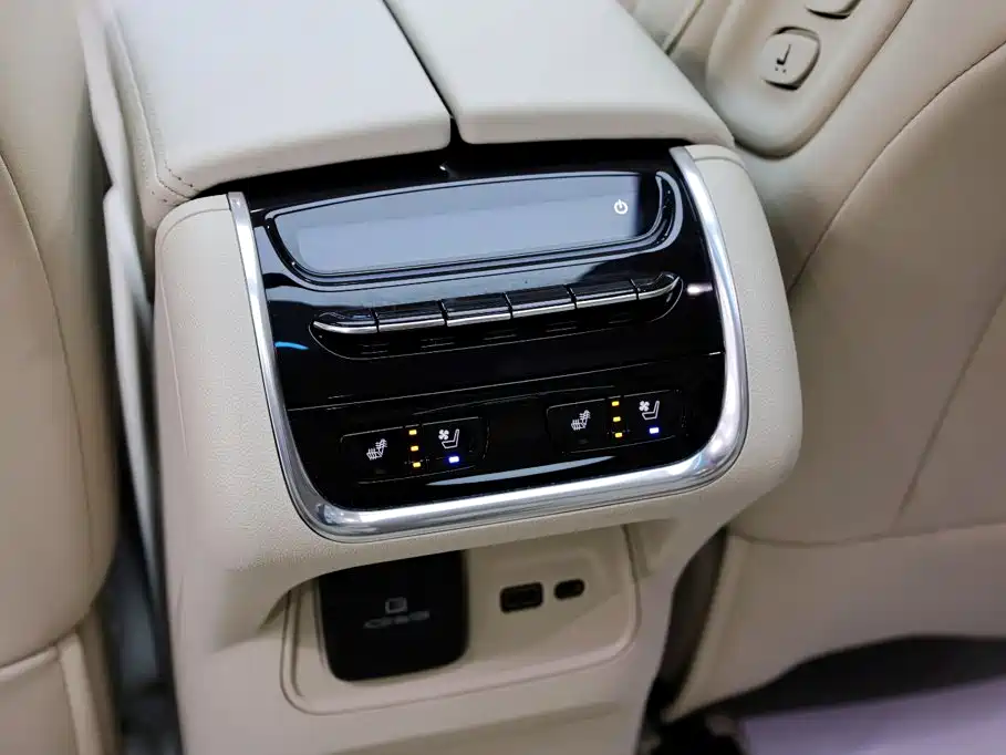 Фото 35 - Buick Enclave
